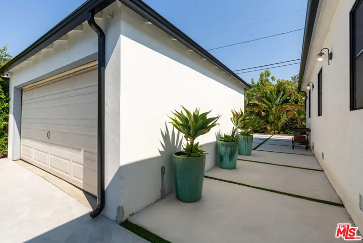 964 4th Avenue, Los Angeles, California 90019