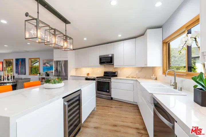 964 4th Avenue, Los Angeles, California 90019