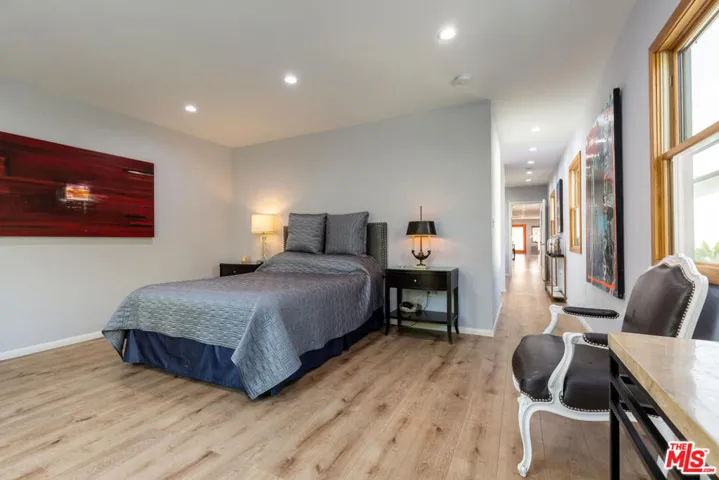 964 4th Avenue, Los Angeles, California 90019
