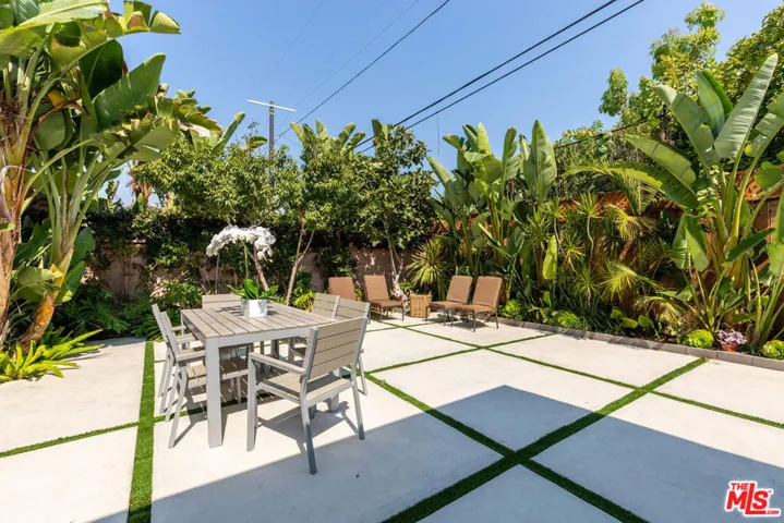 964 4th Avenue, Los Angeles, California 90019