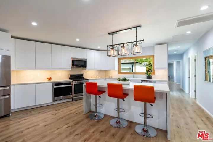 964 4th Avenue, Los Angeles, California 90019