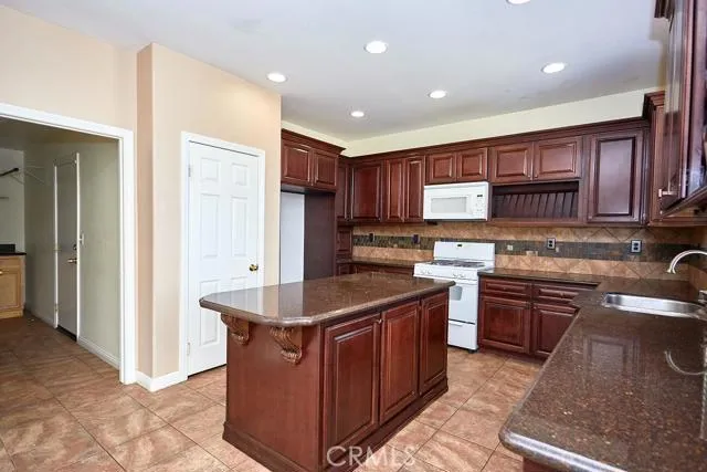 8971 Hydrangea Avenue, Hesperia, California 92344