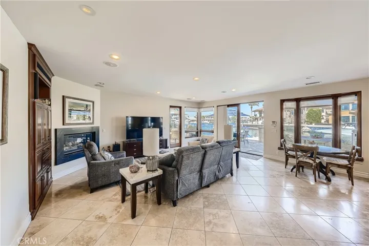16362 Maruffa Circle, Huntington Beach, California 92649