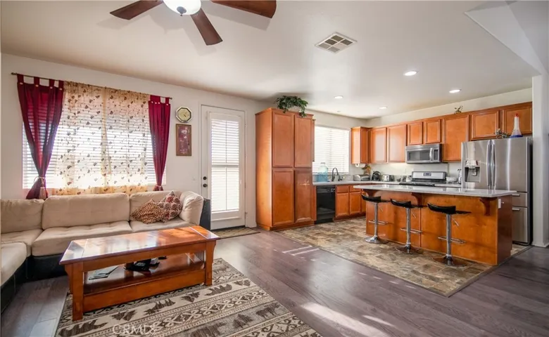 652 Apache Street, San Jacinto, California 92582