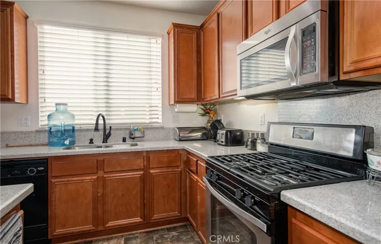 652 Apache Street, San Jacinto, California 92582