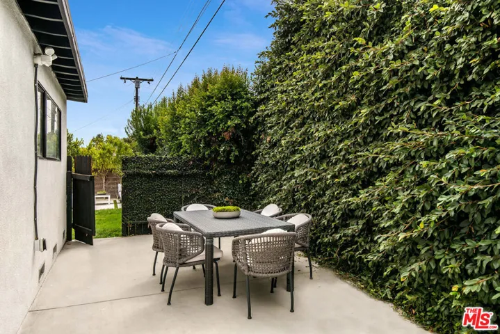 11860 Tiara Street, Valley Village, California 91607