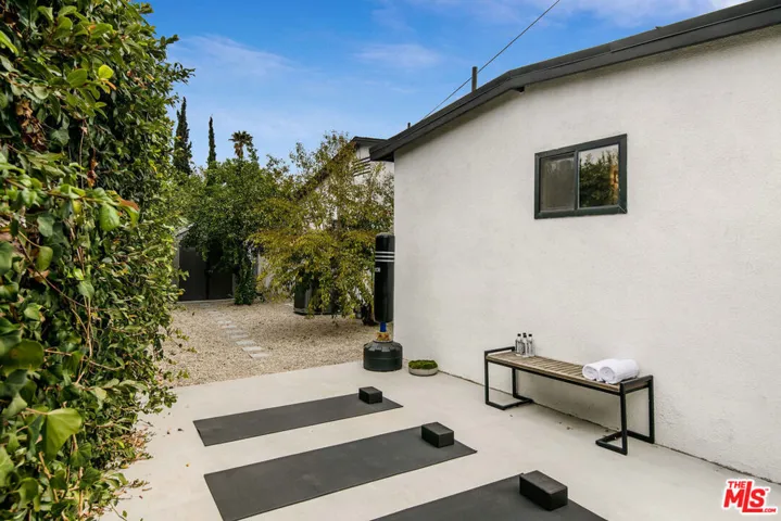11860 Tiara Street, Valley Village, California 91607