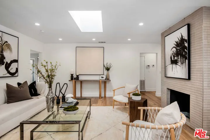 11860 Tiara Street, Valley Village, California 91607
