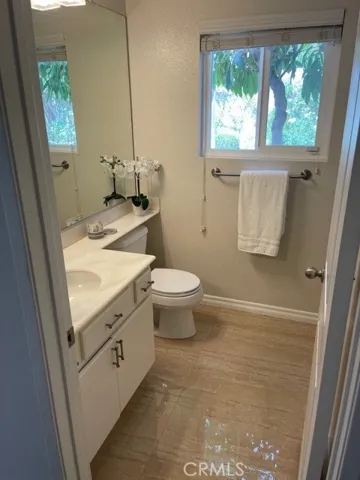 Main floor full bathroom