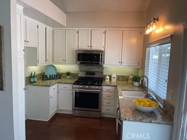 13 Bayleaf Street, Rancho Santa Margarita, California 92688