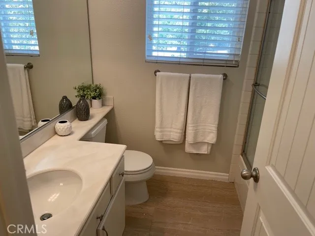 upstairs hall bathroom
