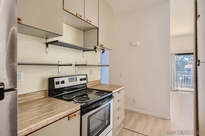 8328 Regents 2j, San Diego, California 92122