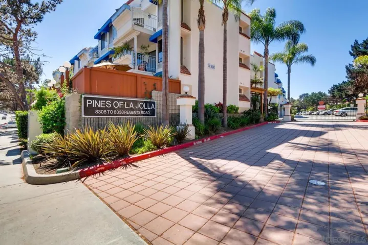8328 Regents 2j, San Diego, California 92122