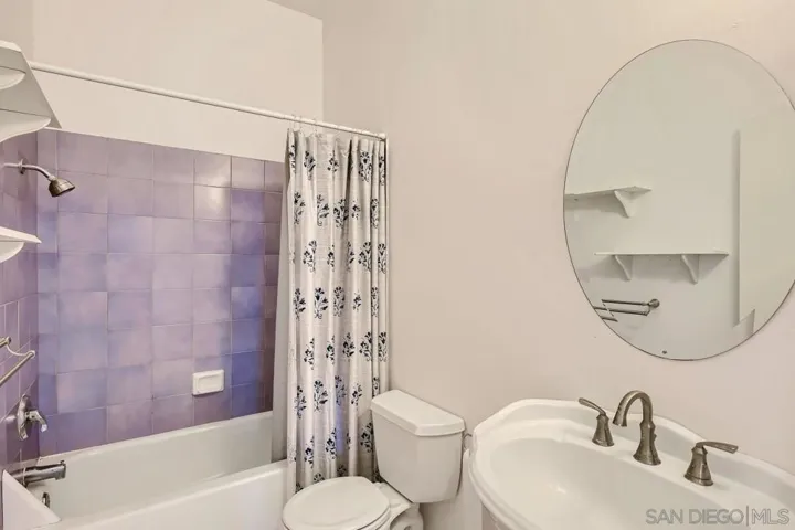 8328 Regents 2j, San Diego, California 92122