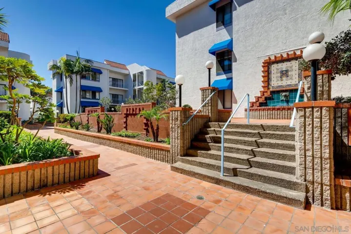 8328 Regents 2j, San Diego, California 92122