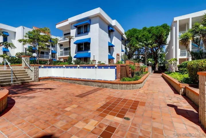 8328 Regents 2j, San Diego, California 92122