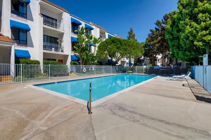 8328 Regents 2j, San Diego, California 92122
