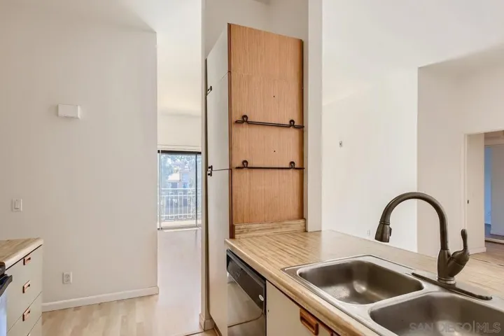 8328 Regents 2j, San Diego, California 92122