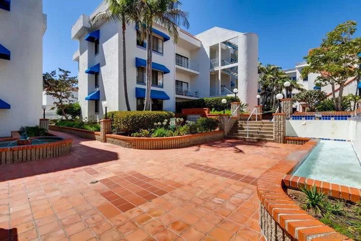 8328 Regents 2j, San Diego, California 92122