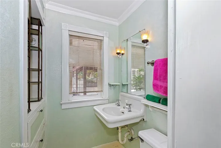 2373 N Indian Hill Boulevard, Claremont, California 91711