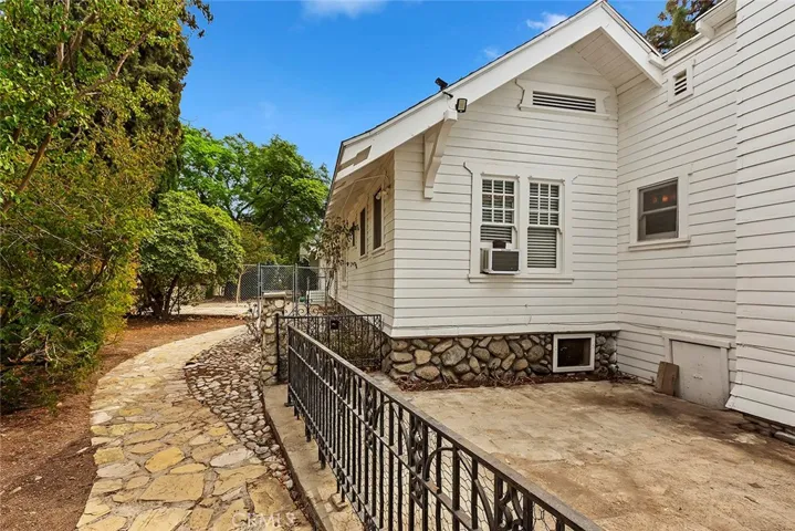 2373 N Indian Hill Boulevard, Claremont, California 91711