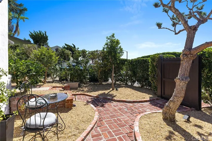 455 Hilledge Drive, Laguna Beach, California 92651