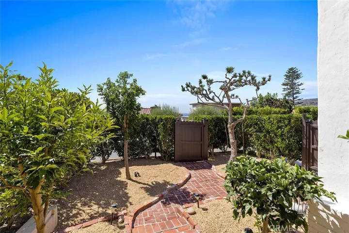 455 Hilledge Drive, Laguna Beach, California 92651