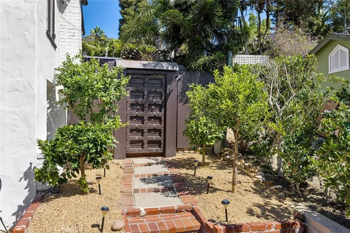 455 Hilledge Drive, Laguna Beach, California 92651