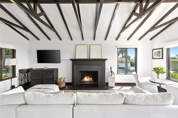 455 Hilledge Drive, Laguna Beach, California 92651
