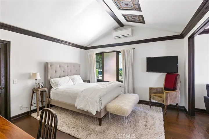 455 Hilledge Drive, Laguna Beach, California 92651