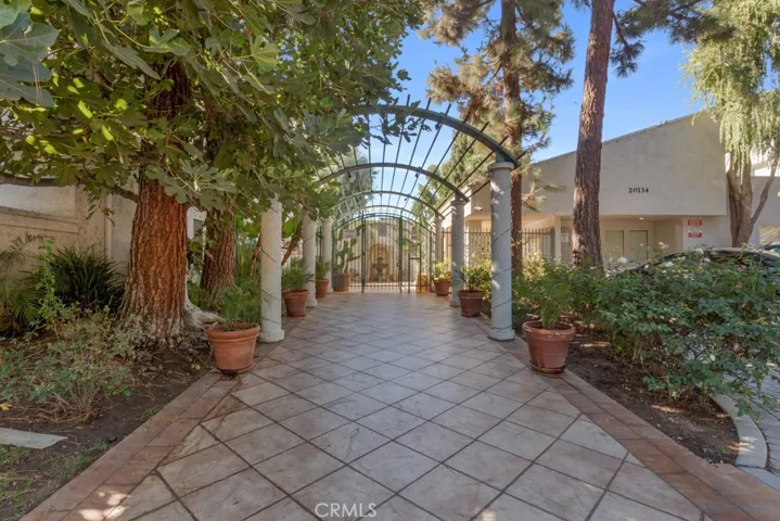 20134 Leadwell Street 108, Winnetka, California 91306