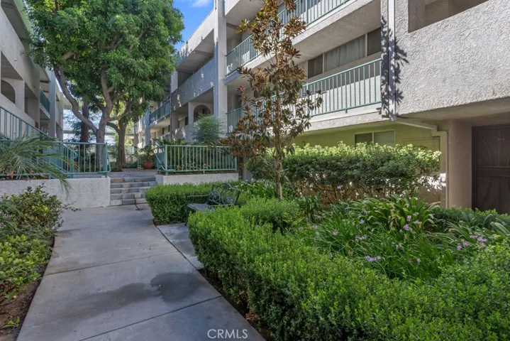 20134 Leadwell Street 108, Winnetka, California 91306