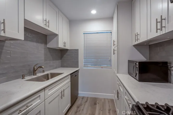 20134 Leadwell Street 108, Winnetka, California 91306