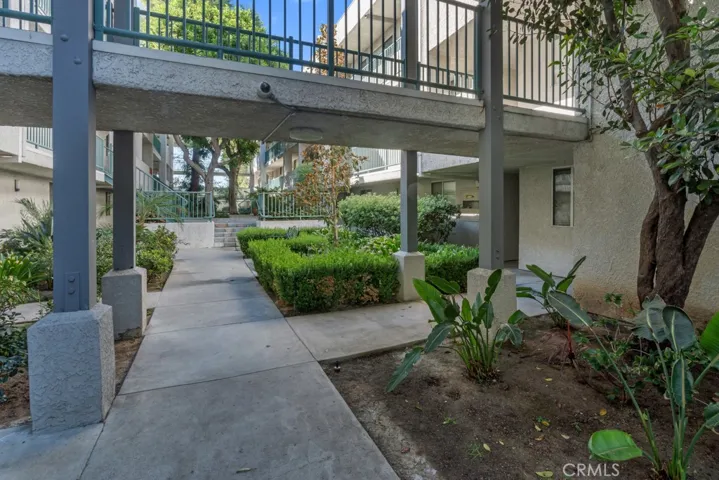 20134 Leadwell Street 108, Winnetka, California 91306
