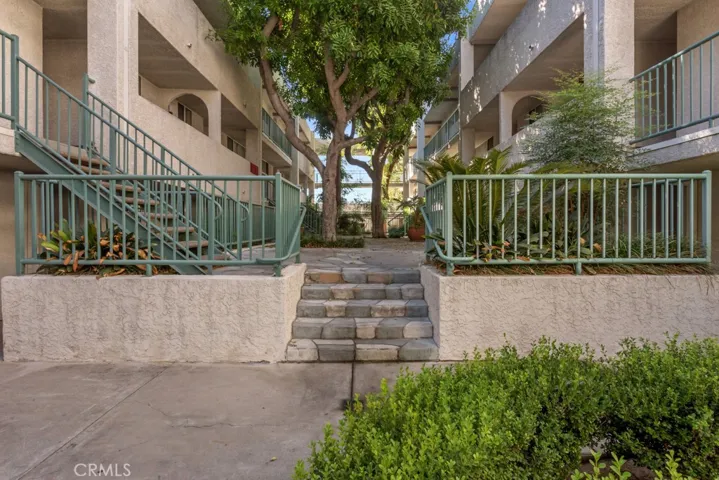 20134 Leadwell Street 108, Winnetka, California 91306