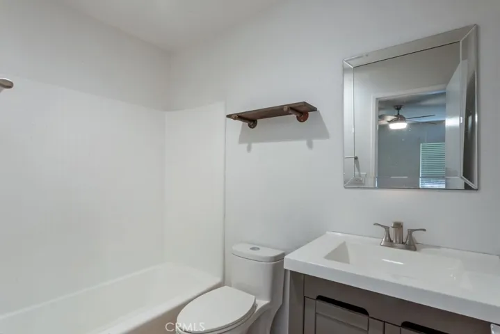 20134 Leadwell Street 108, Winnetka, California 91306