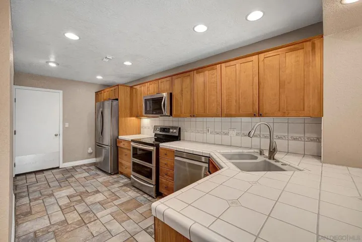 2985 Lexington Cir, Carlsbad, California 92010