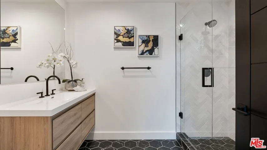 5709 Burnet Avenue, Sherman Oaks, California 91411