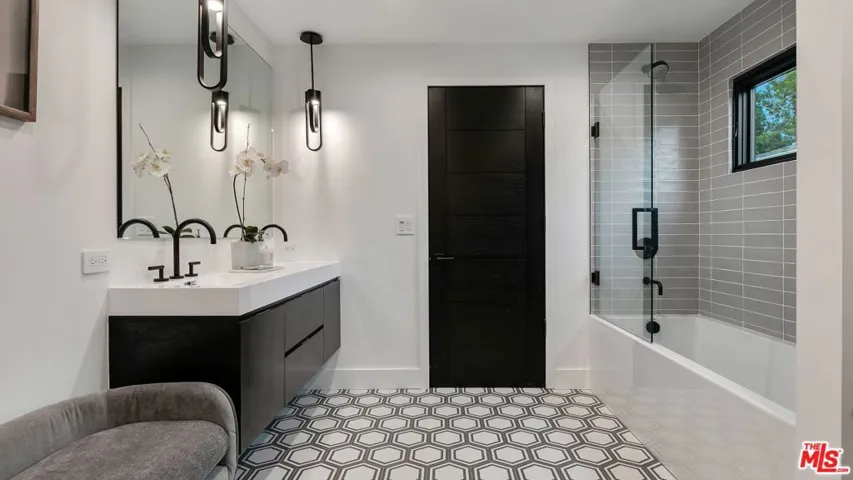 5709 Burnet Avenue, Sherman Oaks, California 91411