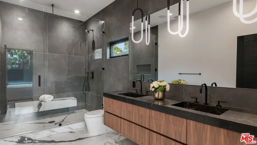 5709 Burnet Avenue, Sherman Oaks, California 91411