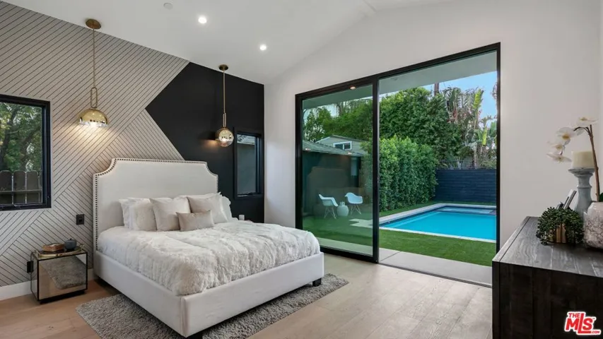 5709 Burnet Avenue, Sherman Oaks, California 91411