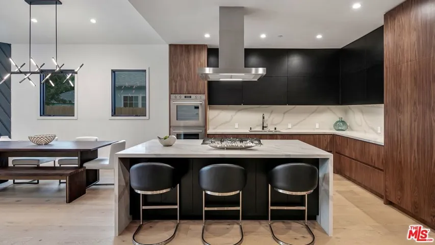 5709 Burnet Avenue, Sherman Oaks, California 91411
