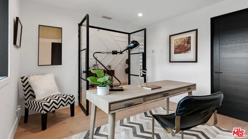 5709 Burnet Avenue, Sherman Oaks, California 91411