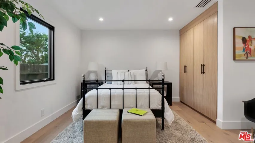 5709 Burnet Avenue, Sherman Oaks, California 91411