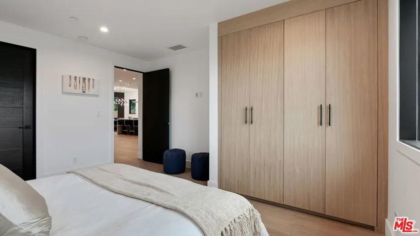 5709 Burnet Avenue, Sherman Oaks, California 91411