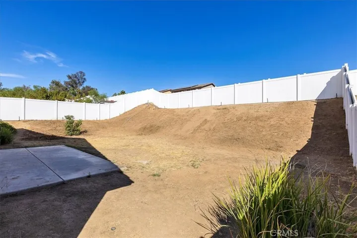 696 Victorian Hill Drive, Perris, California 92570