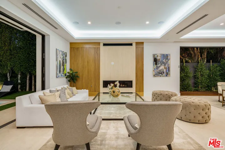 519 N Laurel Avenue, Los Angeles, California 90048