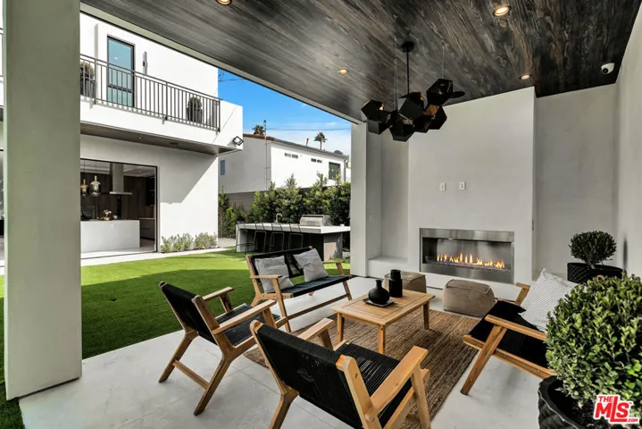 519 N Laurel Avenue, Los Angeles, California 90048