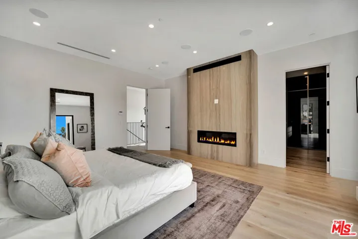 519 N Laurel Avenue, Los Angeles, California 90048