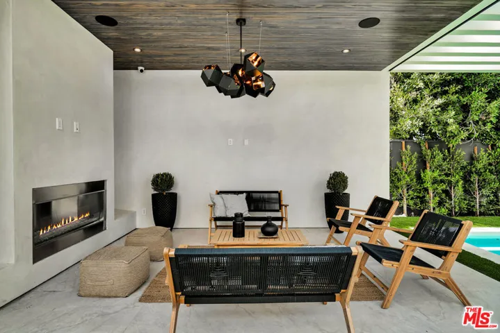 519 N Laurel Avenue, Los Angeles, California 90048